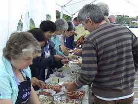 Serving Hog roast